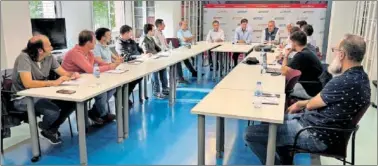  ?? ?? Raúl Chapado, José Peiró y otros miembros de la RFEA, en el desayuno con la Prensa de ayer en Madrid.