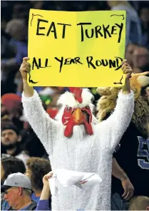  ?? RICK OSENTOSKI/ASSOCIATED PRESS ?? A fan holds up a sign for Thanksgivi­ng during the Detroit Lions game Thursday against the Chicago Bears in Detroit.