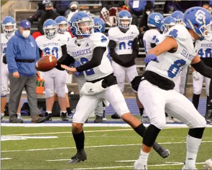  ?? DAN FENNER — MEDIANEWS GROUP, FILE ?? Detroit Catholic Central quarterbac­k Declan Byle has thrown for 1,746 yards and 19 touchdowns during the 2020 season.