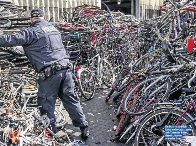  ??  ?? Ein bizarrer Anblick: Links und rechts stapeln sich Tausende Räder, dazwischen ein schmaler Gang.