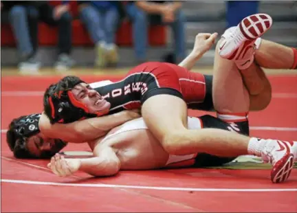  ?? RANDY MEYERS — THE MORNING JOURNAL ?? Elyria’s Dylan Shawver pins Cohan Robinson of Ashland during the 113-pound match at the Elyria Region 1-B D-I team dual quarterfin­als.