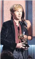  ??  ?? Musician Beck with his award.