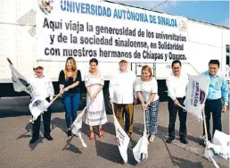  ??  ?? El rector Juan Eulogio Guerra Liera realizó la entrega de la ayuda.