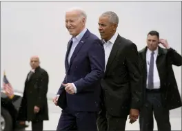  ?? ALEX BRANDON — THE ASSOCIATED PRESS ?? President Joe Biden, left, and former President Barack Obama arrive at John F. Kennedy Internatio­nal Airport onThursday in New York. Former President Bill Clinton arrived later.