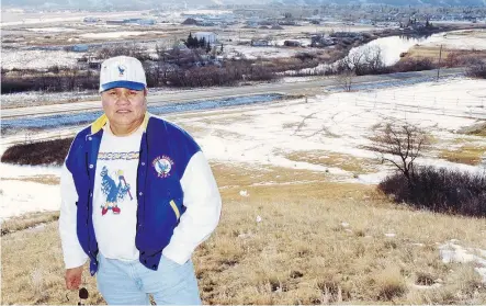  ?? QC FILE PHOTO BY DON HEALY ?? Noel Starblanke­t poses for a photo near Fort Qu’Appelle on Nov. 17, 1993.