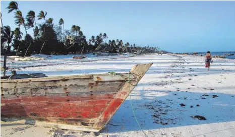  ?? FOTOS: STEPHAN BRUENJES ?? An einem Strand wie diesem hat Salme unbemerkt ein Boot bestiegen, das sie fort von der Heimat und hin zum Geliebten brachte.