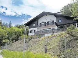  ?? KULMER ?? 12,5 Millionen Euro kostet diese Villa mit Seeblick