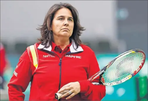  ??  ?? PASADO. Conchita Martínez durante un entrenamie­nto en una de las eliminator­ias del equipo español de Copa Davis.