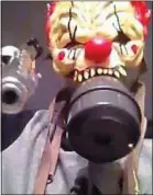  ??  ?? L’ado a notamment posté une vidéo où il est grimé en clown maléfique.