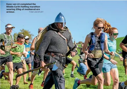  ?? TOM LEE/STUFF ?? Kane van Lit completed the Middle Earth Halfling marathon wearing 20kg of mediaeval-era armour.