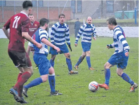  ??  ?? Violet (blue) lost 2-0 to Arniston in a Premier League clash at Glenesk Park.