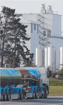  ??  ?? Shokc loss: A Fonterra milk tanker drives into the Darfield factory near Christchur­ch, New Zealand.