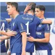  ?? FOTO: MEISSNER/DPA ?? Schalkes Amine Harit (r) feiert sein Tor zum 1:0.