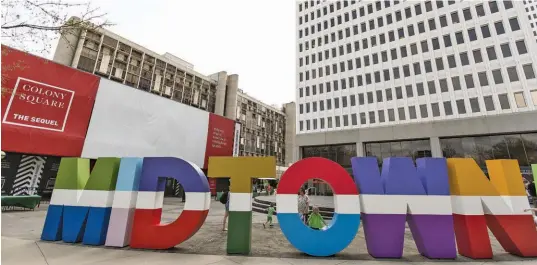  ??  ?? Colony Square developers unveiled the 8-foot tall MIDTOWN letters in the plaza on the day of the city’s annual St. Patrick’s Day parade. (Photo by Rafterman Photograph­y)