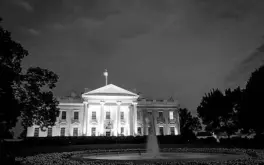  ?? PETE MAROVICH/THE NEW YORK TIMES ?? Red, white and blue lights illuminate the White House on July 4, 2020. For Independen­ce Day this year, the White House is planing a 1,000-person gathering on the South Lawn to mark the nation’s return to normalcy from the pandemic.