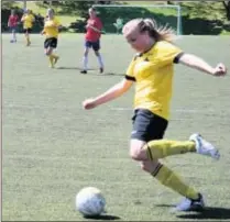  ?? Foto: Marko Joas ?? Gjorde segermålet. Alisa Lehtinen spelade utmärkt på kanten och sköt in 1–2.