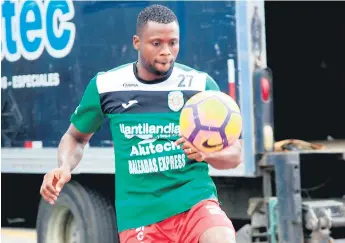  ??  ?? GOLEADOR. Yustin Arboleda suma 10 goles con el Marathón en este torneo.