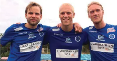  ?? FOTO: PREBEN JENSEN ?? Fløys målscorere mot Start 2: Magnus Ask Mikkelsen (f.v.), John Olav Norheim og Johan Kvame Naglestad. Fløy topper tabellen med 39 poeng på 16 kamper, åtte poeng foran Pors. Start 2 på tredjeplas­s har 27 poeng.