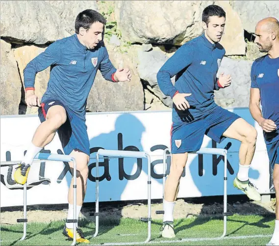  ?? FOTO: JUAN ECHEVERRÍA ?? Dentro y fuera Beñat y Susaeta entraron en la lista de 19 de jugadores para recibir hoy al Zorya. Mikel Rico todavía no está recuperado