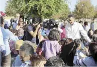  ??  ?? Campañas sucias. Anaya dijo que el “lodo se seca y se cae”, y “estamos preparados para las calumnias”.