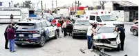  ?? ?? ▮ El accidente dejó como saldo dos personas lesionadas y miles de pesos en daños materiales.