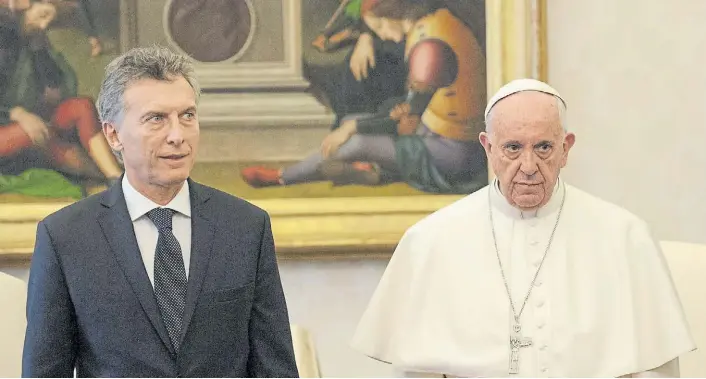  ?? CLAUDIO ONORATI/AP ?? Frialdad. Los rostros del presidente Macri y del Papa Francisco parecen decirlo todo, en la única audiencia que tuvo el mandatario argentino en la Santa Sede.