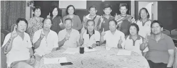  ??  ?? (Standing from left) Wong Sui Kiew, The Hui Hiong, Anita Wong Siew Ting, Kong Chak Lin, Chia Wen Kuong and Wong Mee Ing. (Seated from left) Cr Wong Hau Ching, Chu Sing Lung, Dato Yong Hua Sying, Loh Teck Ong, Cr Jenny Yii Si Geok and Tommy Wong Chong...