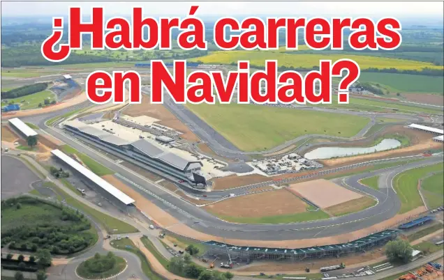  ??  ?? Visión aérea del circuito británico de Silverston­e, uno de los varios trazados que acoge durante el año tanto el campeonato de Fórmula 1 como el de MotoGP.