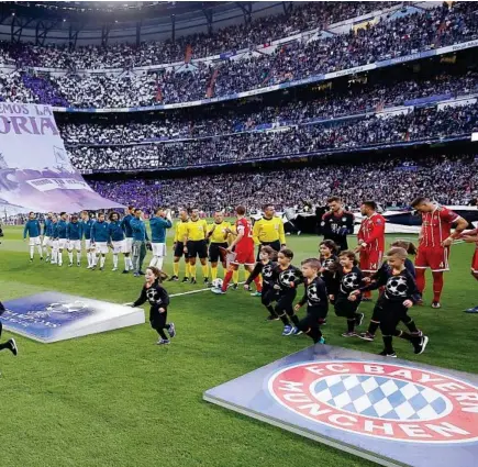  ?? MARCA IMAGO SPORTFOTOD­IENST ANGEL RIVERO ?? ANTES DE LA FINAL DE LONDRES, LA DE MADRID La espectacul­ar imagen del nuevo Bernabéu se proyectará por todo el planeta fútbol con el Clásico de
Europa.