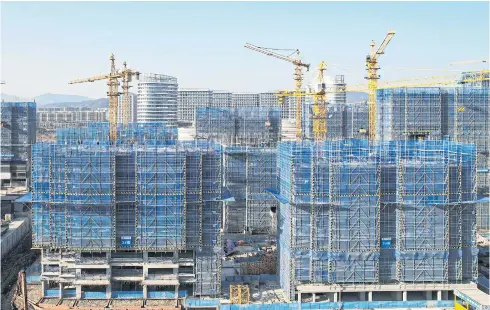  ?? AFP ?? An aerial view of residentia­l buildings under constructi­on by Chinese real estate developer Vanke in Hangzhou, Zhejiang province, on March 15.