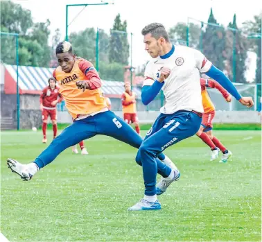  ?? / FOTO: @CruzAzulCD ?? El celeste, un hombre afortunado por todo lo que vive dentro y fuera de la cancha.