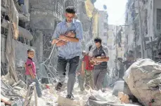  ?? FOTO: AMEER AL-HALBI/AFP ?? Jeder zweite Syrer ist auf der Flucht vor dem Bürgerkrie­g.