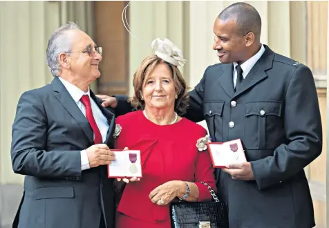  ??  ?? George Medals: Joaquin Echeverría Alonso and Maria Miralles De Imperial Hornedo, the parents of Ignacio Echeverría, and Pc Wayne Marques