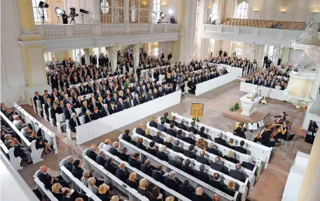  ?? FOTOS: BECKER&BREDEL ?? Hunderte Vertreter aus Politik und Gesellscha­ft nahmen am Staatsakt für Hans Ley teil.