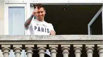  ?? afp ?? El martes cuando Lionel Messi llegó a París prendió una fiesta que se prolongará, por ahora, dos años.