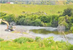  ??  ?? The Ohau ¯ River runs along Gladstone Road and has several popular swimming holes.