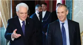  ??  ?? Italiens president Sergio Mattarella gav på måndagen ekonomen Carlo Cottarelli i uppdrag att leda en tjänsteman­naregering. Problemet är att den inte väntas få tillräckli­gt stöd i landets parlament.