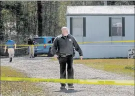  ?? Travis Spradling Advocate ?? INVESTIGAT­ORS at the scene of a shooting that left three people dead in Louisiana’s Livingston Parish. Another attack killed a couple in Ascension Parish.