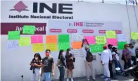  ??  ?? El 25 de marzo, el Consejo General del INE resolvió anular la candidatur­a del morenista.