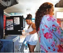  ?? CHARLOTTE KESL/NEW YORK TIMES ?? Tatiana Lathion, left, a senior at Haverford College in Pennsylvan­ia, works with her mother last week in their family’s food truck in Jacksonvil­le, Fla. While Lathion continues her studies at a distance, she’s trying to help keep the family business afloat.