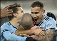  ?? CARLOS GONZALEZ - THE ASSOCIATED PRESS ?? Minnesota United’s Franco Fragapane, right, celebrates with teammates after scoring the go-ahead goal against the Philadelph­ia Union on Wednesday.