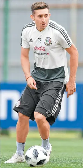  ??  ?? Héctor Herrera, en entrenamie­nto con la selección mexicana