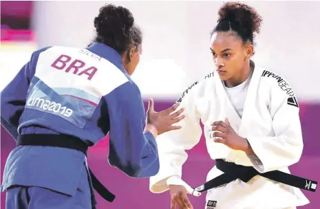  ?? (FUENTE EXTERNA) ?? Un momento del combate entre Ana Rosa contra la despojada campeona brasileña, Rafaela Silva.