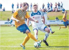  ?? SZ-FOTO: MAS ?? Samuel Kollmann (l.) ist einer der wenigen Spieler, die den Verbandsli­gisten SSV Ehingen-Süd am Saisonende verlassen.