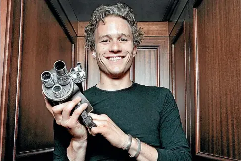  ?? KARIN CATT ?? Heath Ledger always had a camera in hand and would likely have gone on to direct films, his friend N’fa Forster-Jones says.