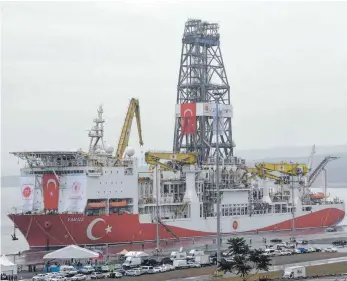  ?? FOTO: TOM MIHALEK /IMAGO IMAGES ?? Nach fünf Jahren Pause treffen sich die Türkei und Griechenla­nd wieder zu Verhandlun­gen über die Erdgasvork­ommen im östlichen Mittelmeer. Unser Bild zeigt das türkische Bohrschiff Yavuz.