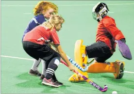  ?? LVN140918j­bhockey3 ?? Poroutawha­o School’s O¯ katia played Te Horo School’s Trappers for first and second place. Te Horo were unable to prevent this goal.