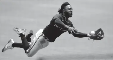  ?? JOHN DAVID MERCER/USA TODAY SPORTS ?? Braves second baseman Ozzie Albies tries to make a diving catch during a simulation game.