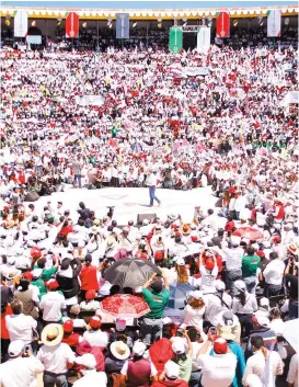  ??  ?? El candidato encabezó un mitin en la Plaza de Toros de Pachuca.