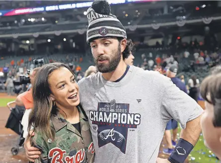  ?? CARMEN MANDATO/ GETTY IMAGES ?? Dansby Swanson and Mallory Pugh celebrate after Atlanta won the 2021 World Series.